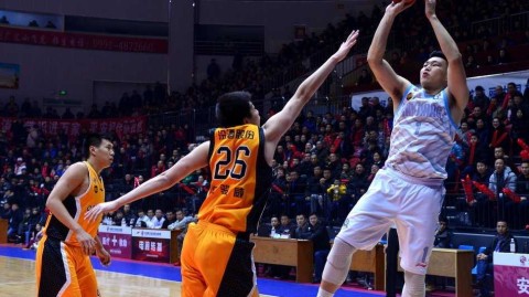 天山飞虎射落汾酒雄狮 亚当斯准三双率新疆逆转山西挺进季后赛