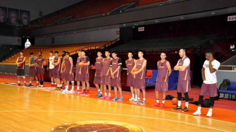 齐鲁盼新王，高速启征程：贾诚回归携双外援，山东男篮蓄势待发