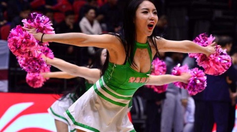 新疆篮球宝贝：赛场边最靓的风景，热情舞动青春风采