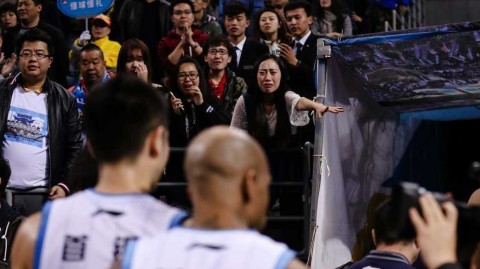 四年三冠英雄泪满襟，五棵松难舍马布里