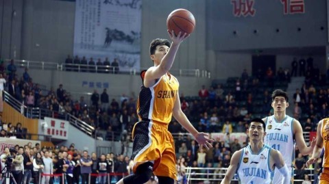 晋闽大战风云录：单骑闯关与三分箭雨下的激情对撞