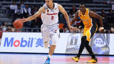 飞身暴扣永载史册：阿联篮球生涯的燃情瞬间与不朽传奇