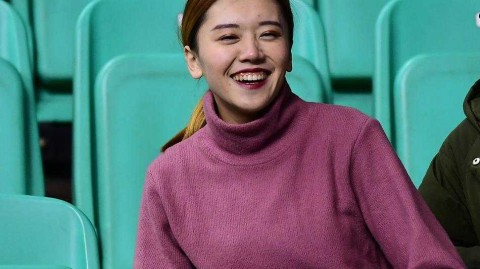 辽篮球场边的最美风景 女球迷神似赤木晴子引关注