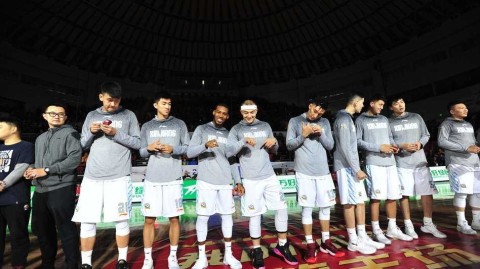 天山之巅荣耀传承 新疆男篮主场加冕总冠军戒指