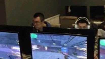 辽篮双星网吧激战CS，韩德君与郭艾伦的兄弟情赛场内外皆火热