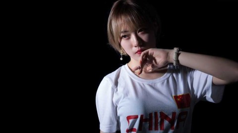 篮球宝贝运动写真点燃赛场激情，为中国男篮注入青春力量