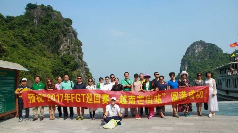 绿茵挥杆叙情谊 竞技欢聚展风采