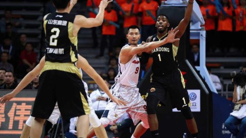 粤鲁大战经典回眸：阿联劈山重扣，赵睿初生牛犊