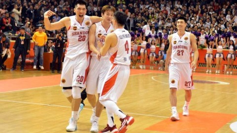 丁彦雨航狂砍42分献绝杀封盖，山东男篮主场惊天逆转山西