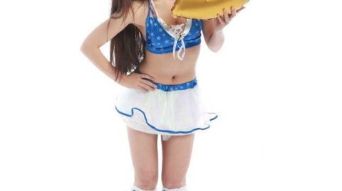 上海男篮啦啦队圣诞写真：圣诞宝贝俏皮送祝福