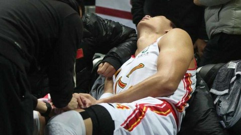 八一铁闸的悲壮一摔：回顾许钟豪五次重伤背后的职业生涯转折