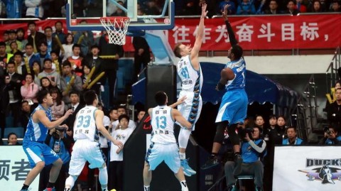 京城双星闪耀，首钢击退青岛终取主场首胜