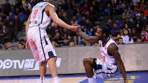 粤篮战纪：阿联起舞卡特鸣，杜锋麾下铁军行