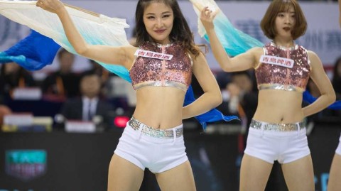 江苏肯帝亚主场大胜福建浔兴 篮球宝贝扇子舞燃爆全场