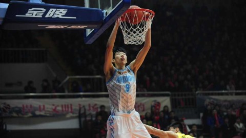 周琦暴扣引领逆转 新疆飞虎黄金一代的热血记忆