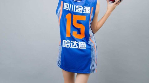 四川篮球宝贝身披哈达迪战袍 火辣助威盼新春首胜