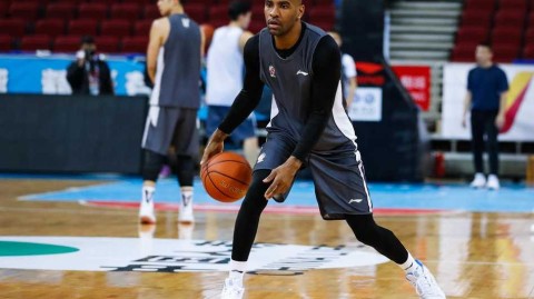 京城男篮静候季后赛首战 方硕率队苦练投篮