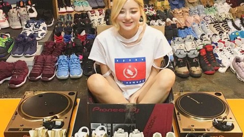 球鞋女神DJ Soda：从打碟台到鞋墙，她的Air Jordan帝国