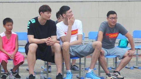 姚明携中美篮球巨星福州献爱心 助力灾后学校重建