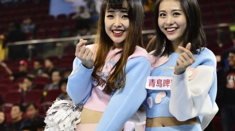 赛场边的最美风景线：各地篮球宝贝的热舞瞬间与幕后故事