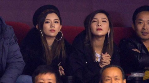 睢冉爱妻携丁彦雨航女友场边助阵，山东德比憾负青岛