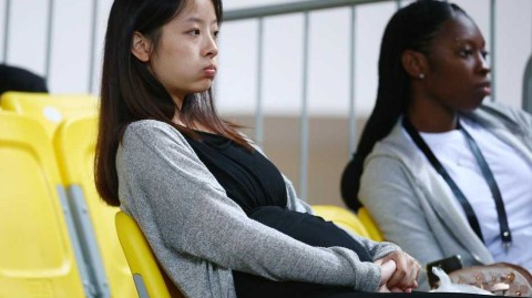 铁汉柔情孙桐林激战亚冠杯，娇妻场边助阵小腹微隆疑有喜