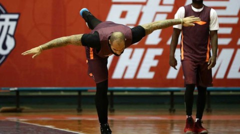 广东宏远厉兵秣马迎劲敌 布泽尔演大鹏展翅易建联领衔备战