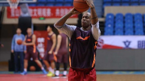 京城男篮集结日：红衣马布里领衔，备战前夕众生相