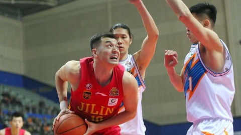 上海大胜吉林保留季后赛希望，“弗神”全能爆发送对手六连败
