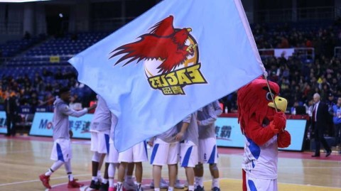 青岛第三节三分雨浇灭四川，吉布森单节廿七分终结四连败