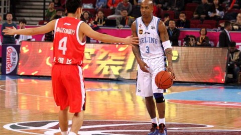 京粤大战经典再现 首钢众将演绎团队篮球真谛