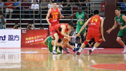 热血铸就长城，定格中国男篮的拼搏瞬间