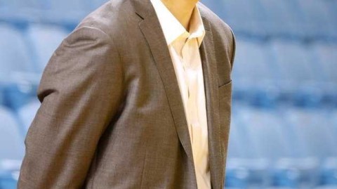 场边的“移动长城” 王治郅的助教新篇章