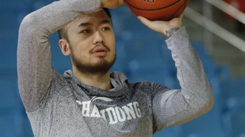 山东核心丁彦雨航训练场秀另类恩爱，重温外援丁的巅峰赛季