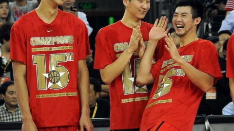 铁血战场下的柔情兄弟：易建联与丁锦辉的“神仙友谊”