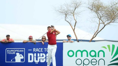 沙海鏖战记：阿曼公开赛首轮群雄逐鹿