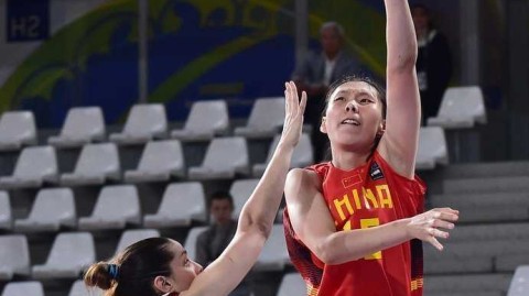 女篮热血赛场：从陈楠勾手到群星闪耀的顽强防线