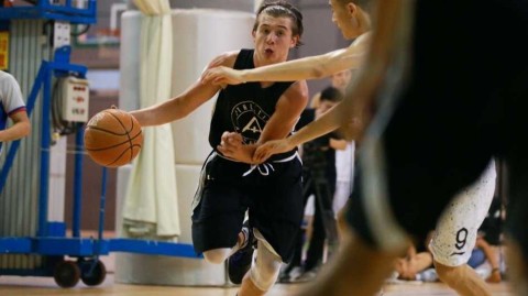 京城篮坛青春对决：北京四中激战美国联队七分之差