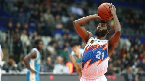 CBA烽火再燃：外援尖刀对决与本土悍将的蓝领赞歌