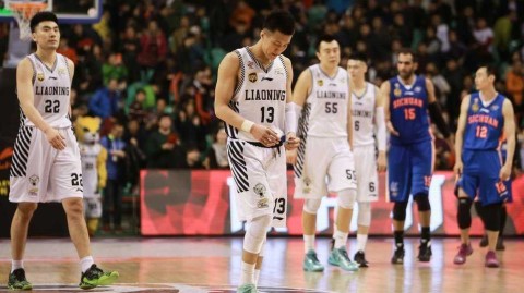 巅峰肉搏铸就新王登基：四川男篮血战加冕，辽宁飞豹失落背影写满悲情