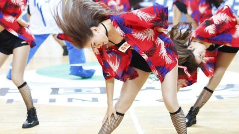 圣诞女神空降晋江 福建篮球宝贝热舞燃爆CBA赛场