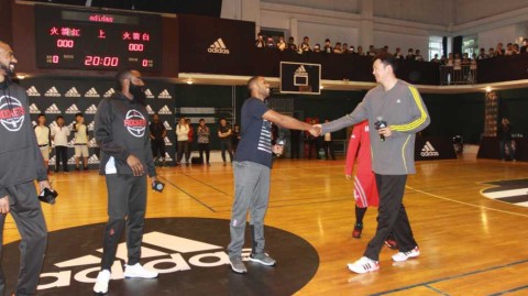 京城篮坛传奇交汇 大郅哈登校园携手点燃少年篮球梦