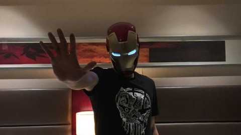 郭艾伦喜获球迷众筹钢铁侠头盔，变身最帅“双料侠客”