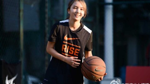 篮球女神徐蓓佩：用热爱打破偏见，颜值与实力并存的球场精灵