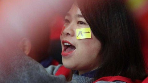 铁军虽败犹荣，美女球迷成宁波冬夜最暖风景