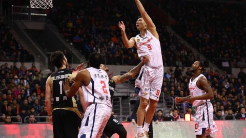 粤鲁大战风云录：阿联封盖比斯利，丁彦雨航遇挑战