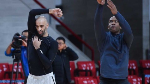 京城恩怨再升级，马布里联袂阿巴斯静候八冠王广东