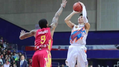 CBA经典回眸：沪吉对决与鲁浙大战的激情瞬间