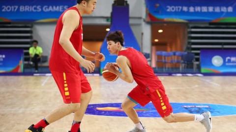 杜锋挂帅男篮蓝队金砖磨剑，亲力亲为雕琢防守细节