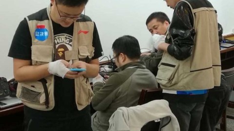 无声的绷带，喧嚣的赛场：回望CBA总决赛那场“手缠绷带”的无声抗议